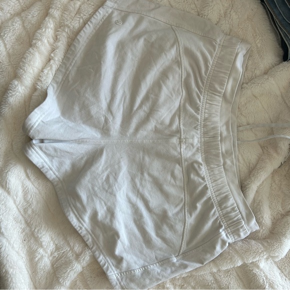lululemon Women's Athletic White Shorts 10 - Picture 2 of 4